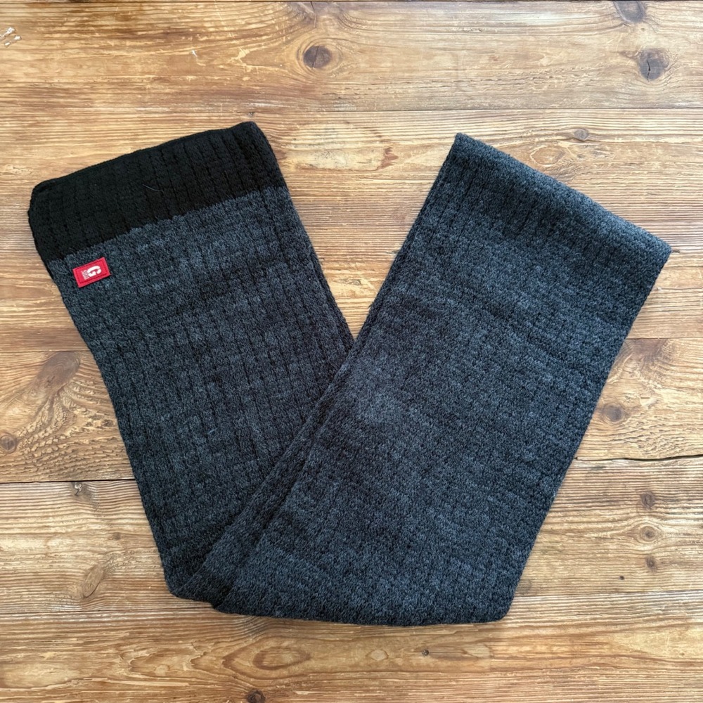 Guess Jeans Knit Scarf Charcoal Gray Black Ribbed Winter Unisex Minimalist EUC